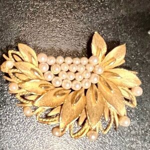 Vintage Gold Faux Pearl Leaf Brooch Pin Mid Century Modern MCM Grannycore 2”